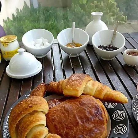 Couette-café La Touline 4*